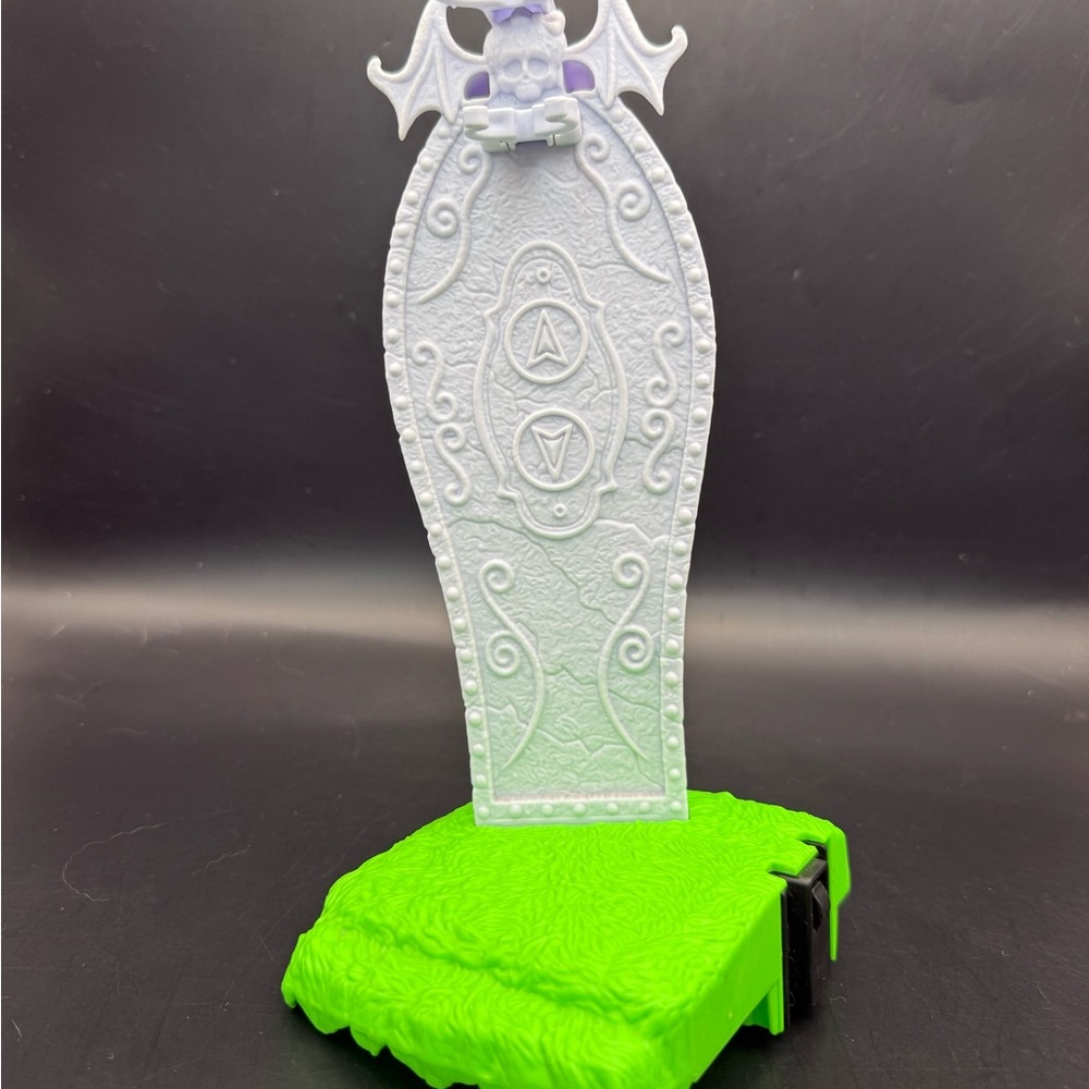 Monster High Freaky Fusion Catacombs Gray Tombstone Elevator Replacement #BJR18 - Picture 2 of 12